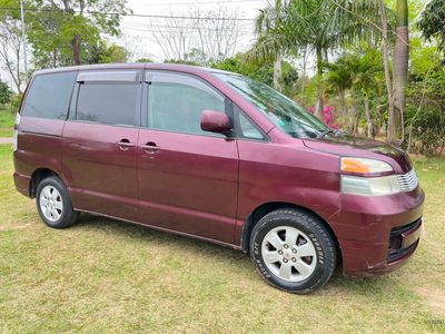 Toyota Voxy 2003