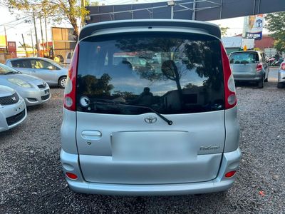 Toyota FunCargo miniatura 4