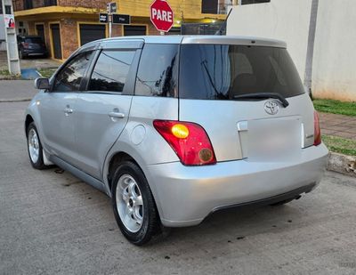 Toyota Ist miniatura 5