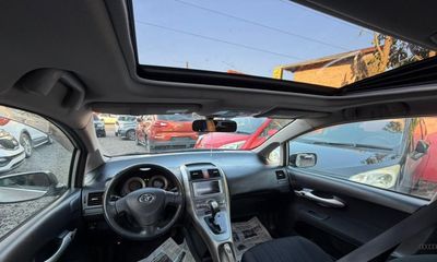 Toyota Auris miniatura 6
