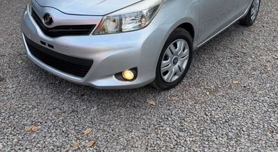 Toyota Vitz miniatura 2