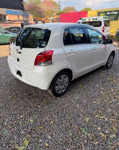 Toyota Vitz miniatura 7