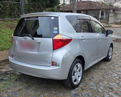 Toyota Ractis miniatura 6