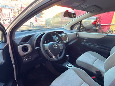 Toyota Vitz miniatura 4