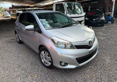 Toyota Vitz miniatura 6