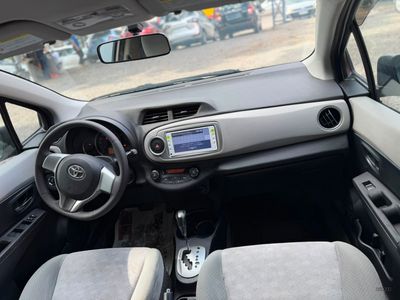 Toyota Vitz miniatura 4