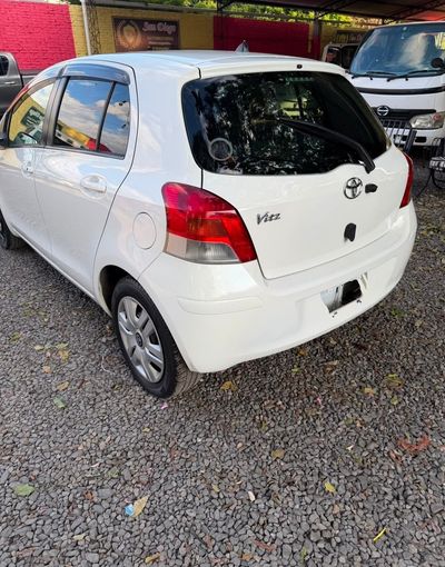 Toyota Vitz miniatura 9