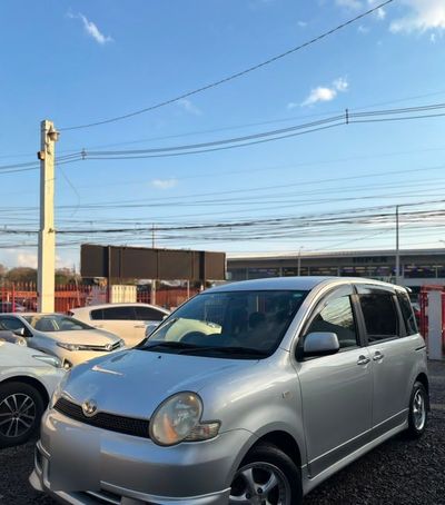 Toyota Sienta miniatura 2