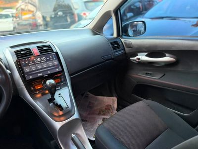 Toyota Auris miniatura 5