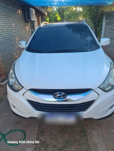 Hyundai Tucson thumbnail 1