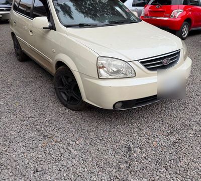 Kia Carens thumbnail 1