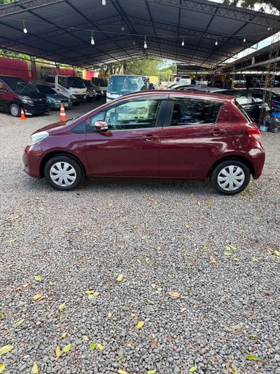 Toyota Vitz miniatura 3