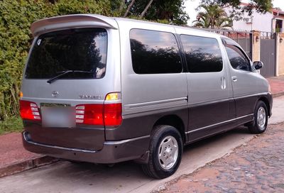 Toyota Gran Hiace miniatura 3