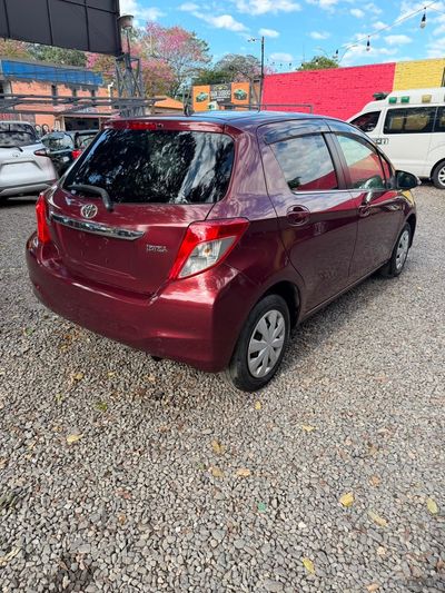 Toyota Vitz miniatura 9