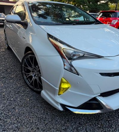 Toyota Prius thumbnail 1