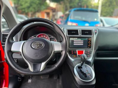 Toyota Ractis miniatura 6