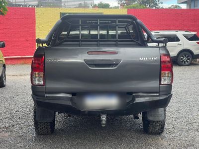 Toyota Hilux miniatura 4