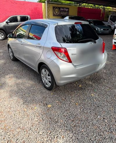 Toyota Vitz miniatura 7