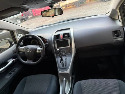 Toyota Auris miniatura 4