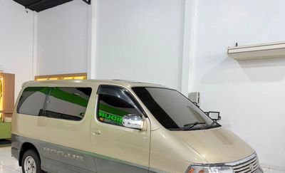 Toyota Regius thumbnail 1