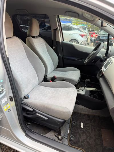 Toyota Vitz miniatura 3