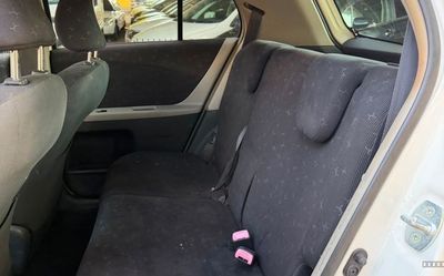 Toyota Vitz miniatura 3