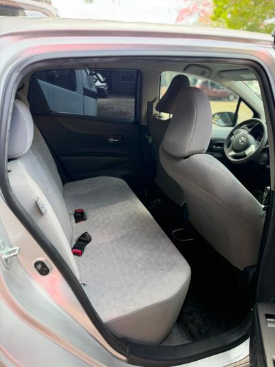 Toyota Vitz miniatura 7