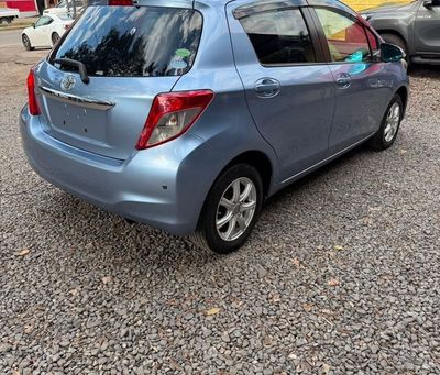 Toyota Vitz miniatura 5