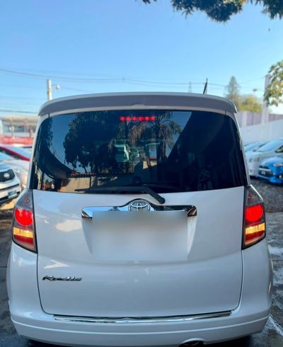 Toyota Ractis miniatura 6
