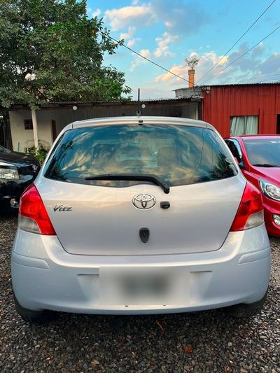 Toyota Vitz miniatura 3