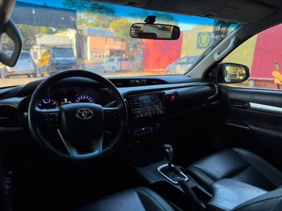 Toyota Hilux miniatura 8
