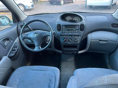 Toyota FunCargo miniatura 10