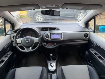 Toyota Vitz miniatura 4
