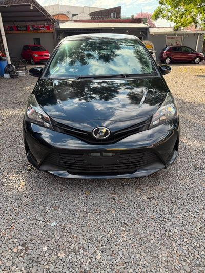 Toyota Vitz miniatura 10