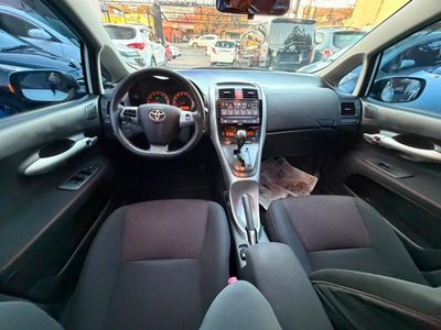 Toyota Auris miniatura 7