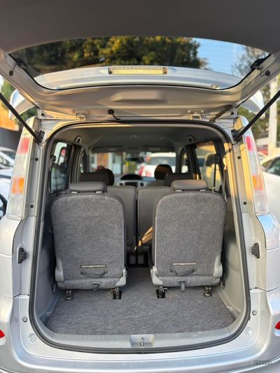 Toyota Sienta miniatura 10