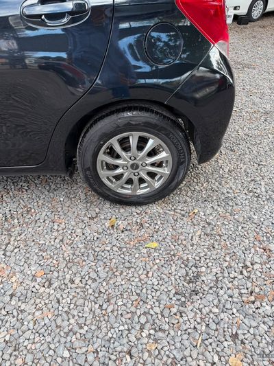 Toyota Vitz miniatura 3