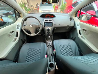 Toyota Vitz miniatura 6