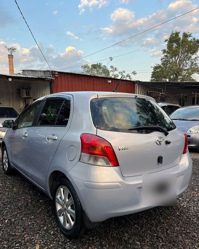 Toyota Vitz miniatura 2