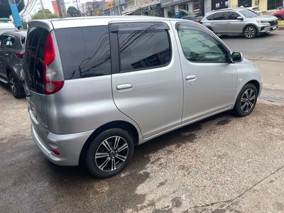 Toyota FunCargo miniatura 7