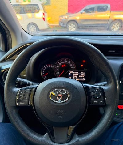 Toyota Vitz miniatura 12