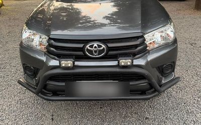 Toyota Hilux thumbnail 1