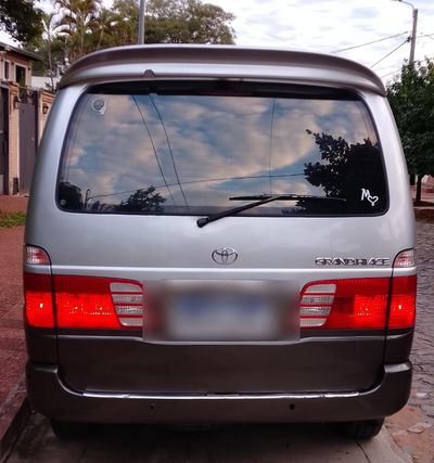 Toyota Gran Hiace miniatura 4