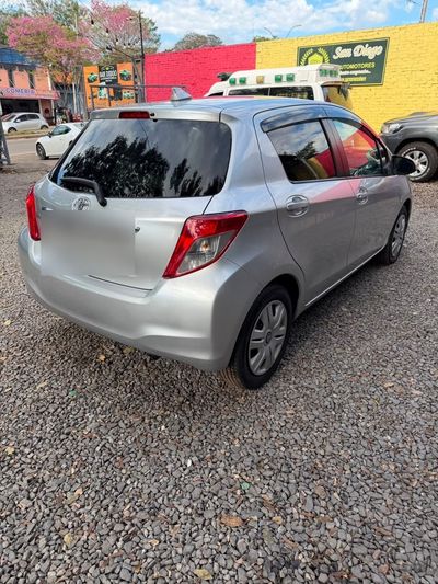 Toyota Vitz miniatura 6