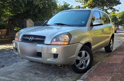 Hyundai Tucson thumbnail 1