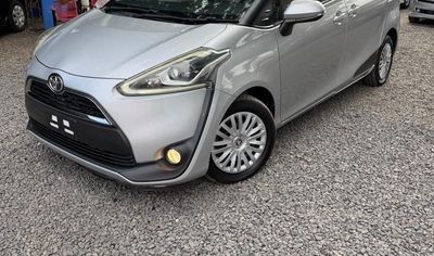 Toyota Sienta thumbnail 1