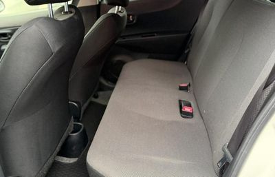 Toyota Vitz miniatura 7