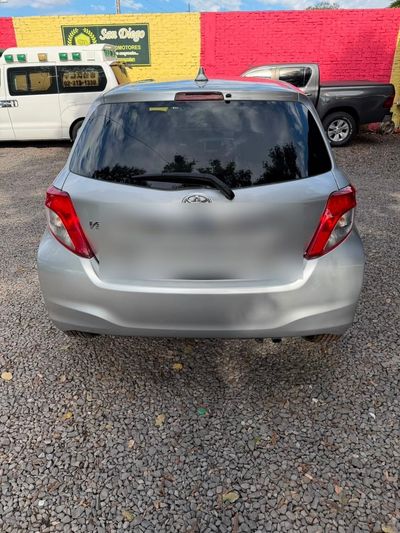 Toyota Vitz miniatura 8