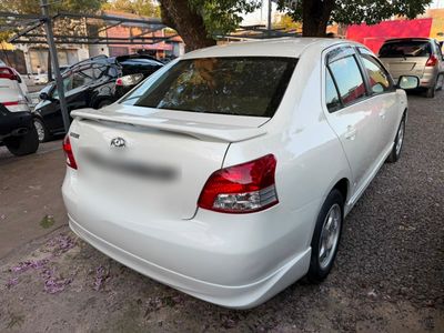 Toyota Belta miniatura 9