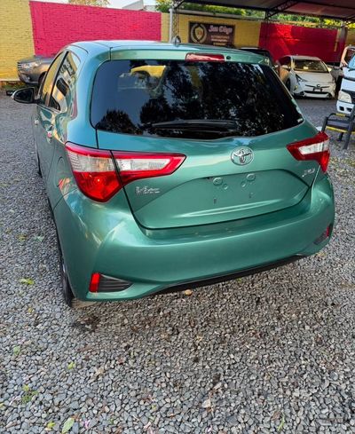 Toyota Vitz miniatura 8